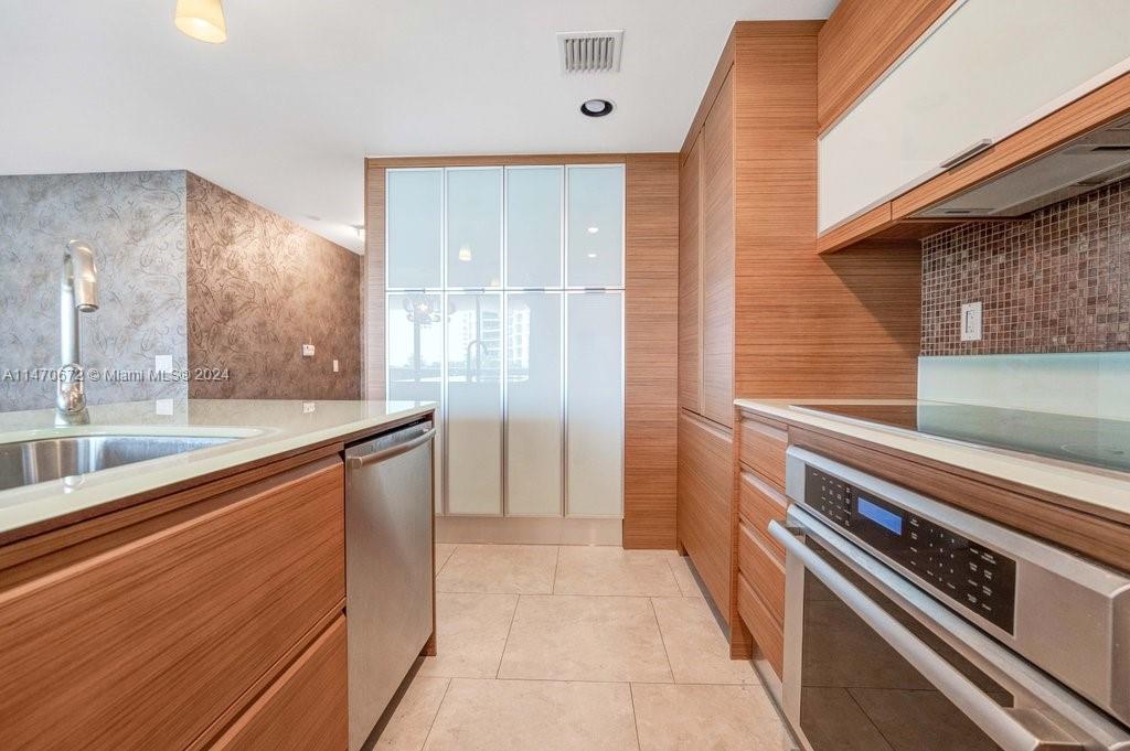 5875 COLLINS AV # 703