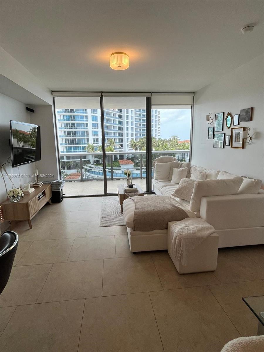 5875 COLLINS AV # 703