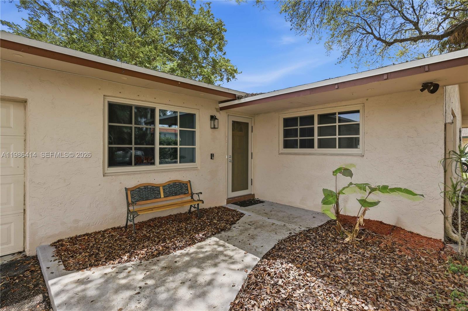 4512 SW 27th Terrace