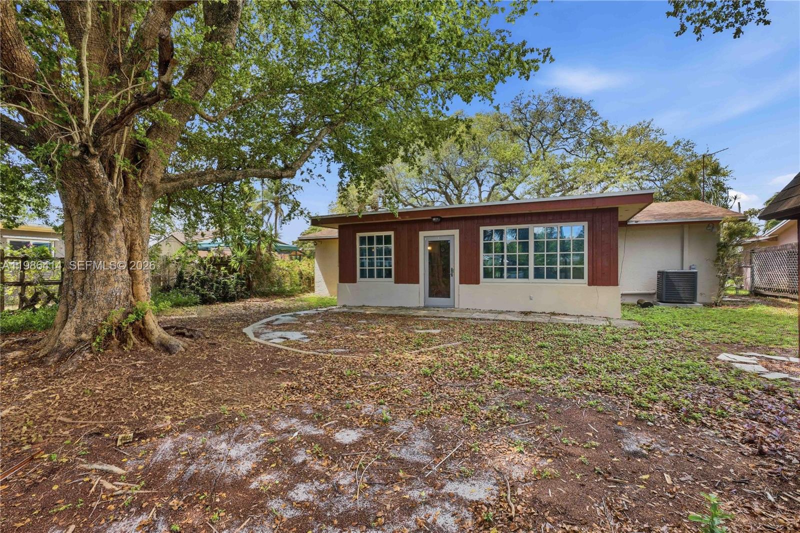 4512 SW 27th Terrace