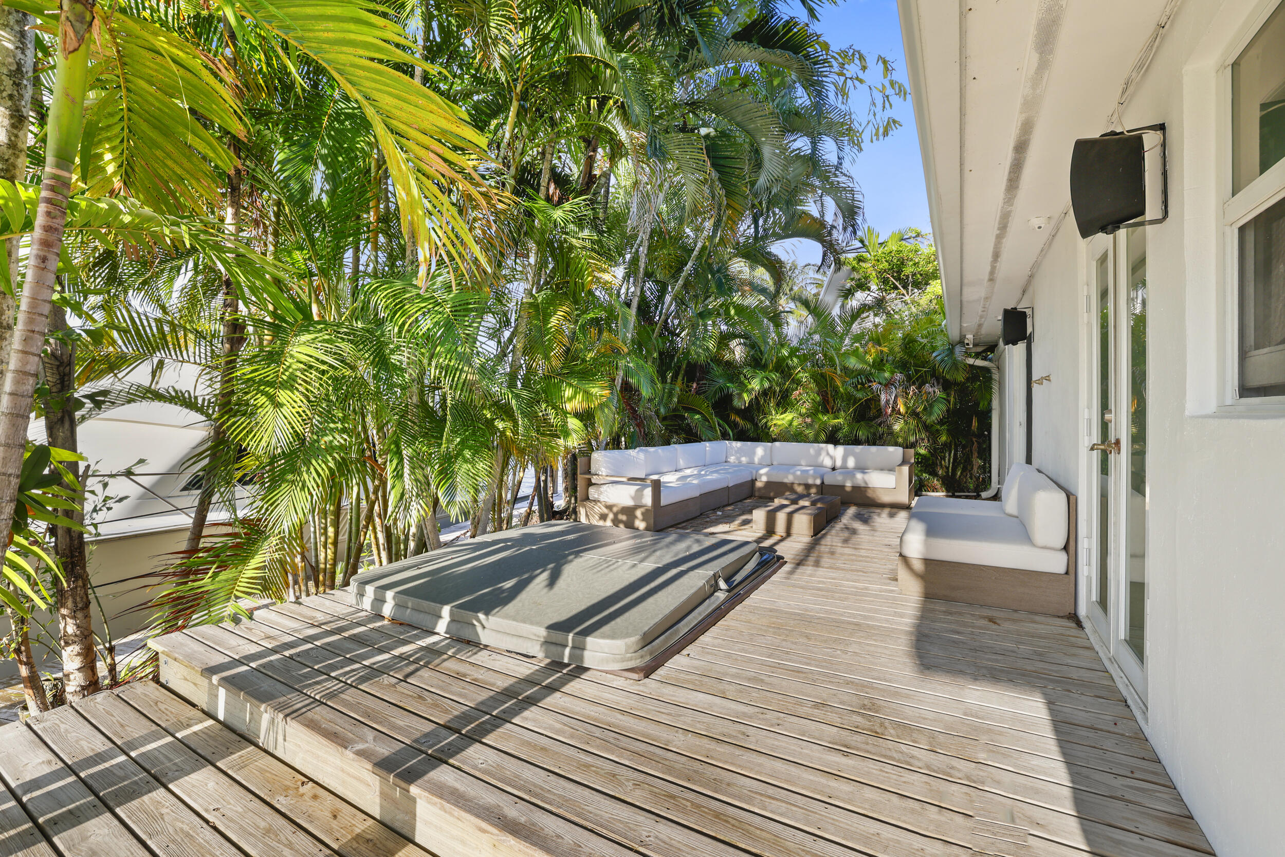 1321 Tangelo Isle