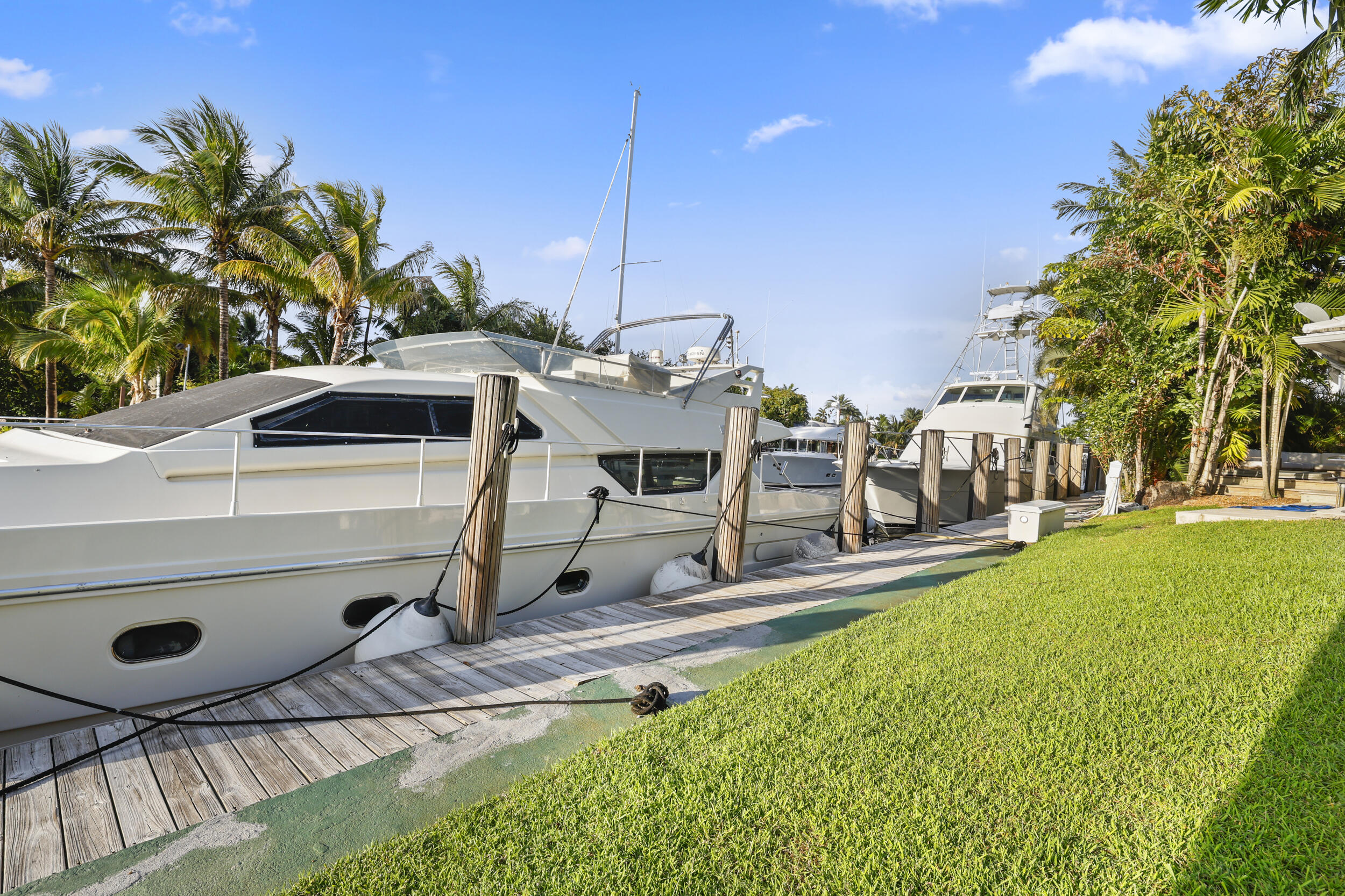 1321 Tangelo Isle