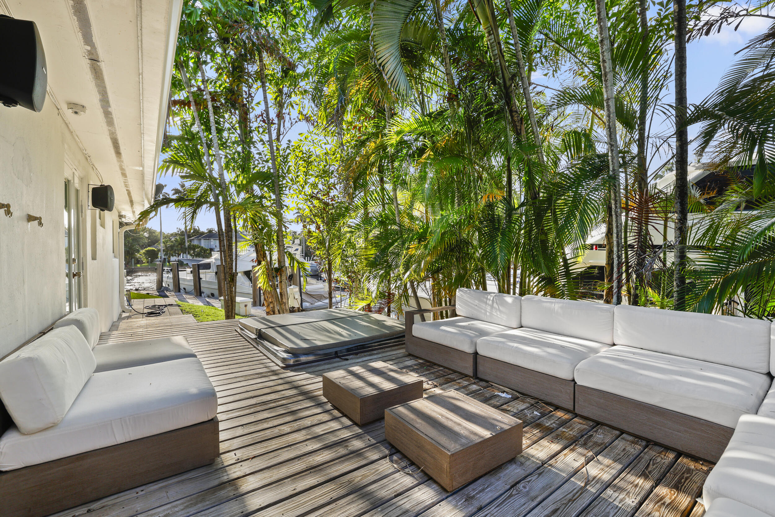 1321 Tangelo Isle