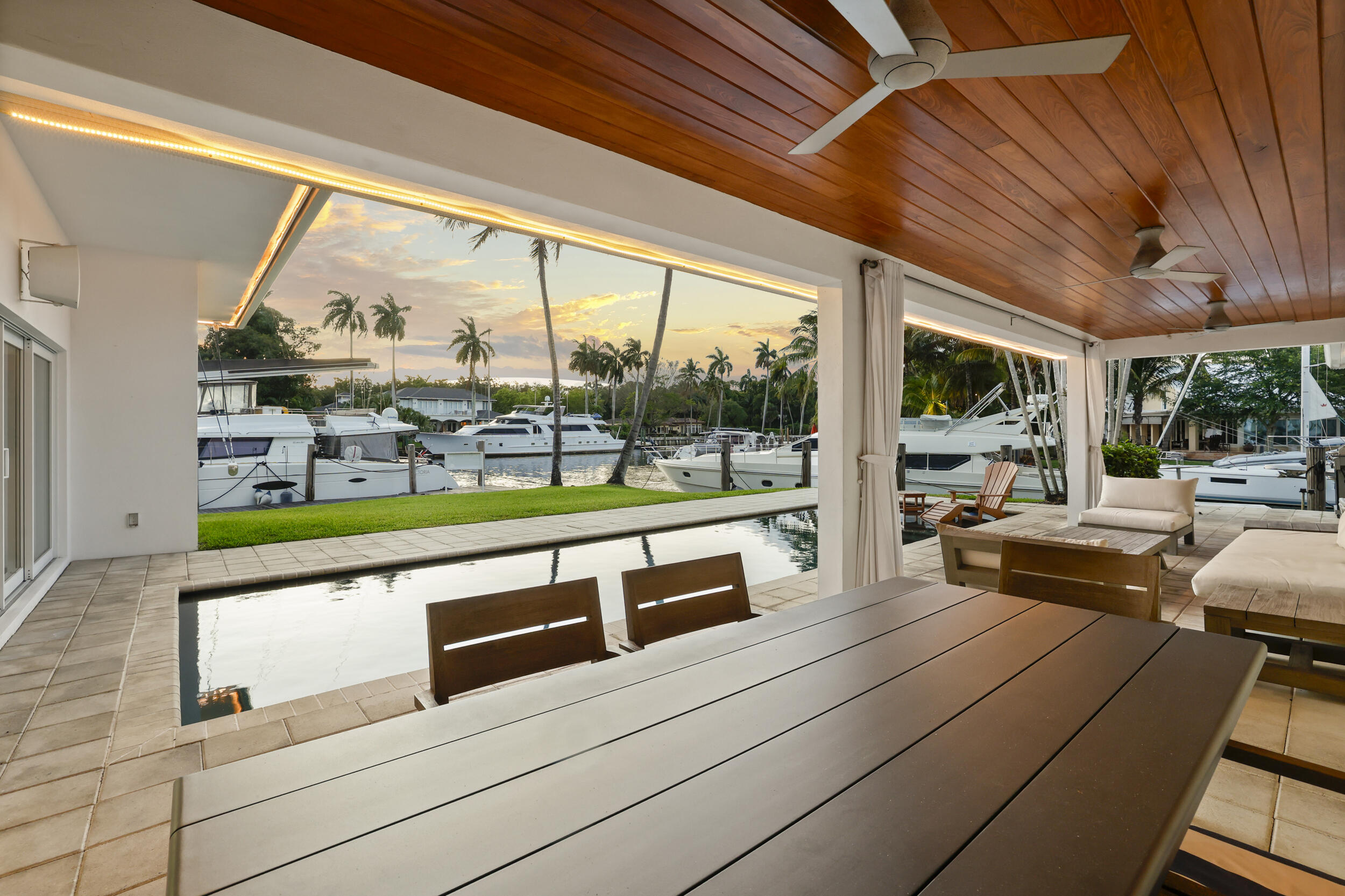 1321 Tangelo Isle