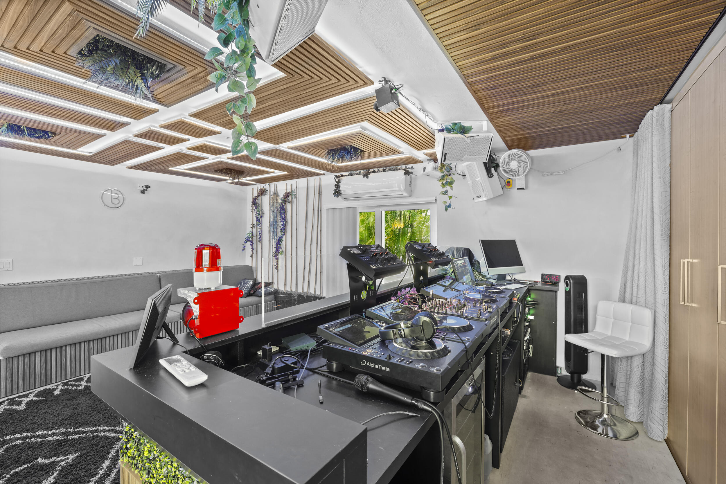 1321 Tangelo Isle