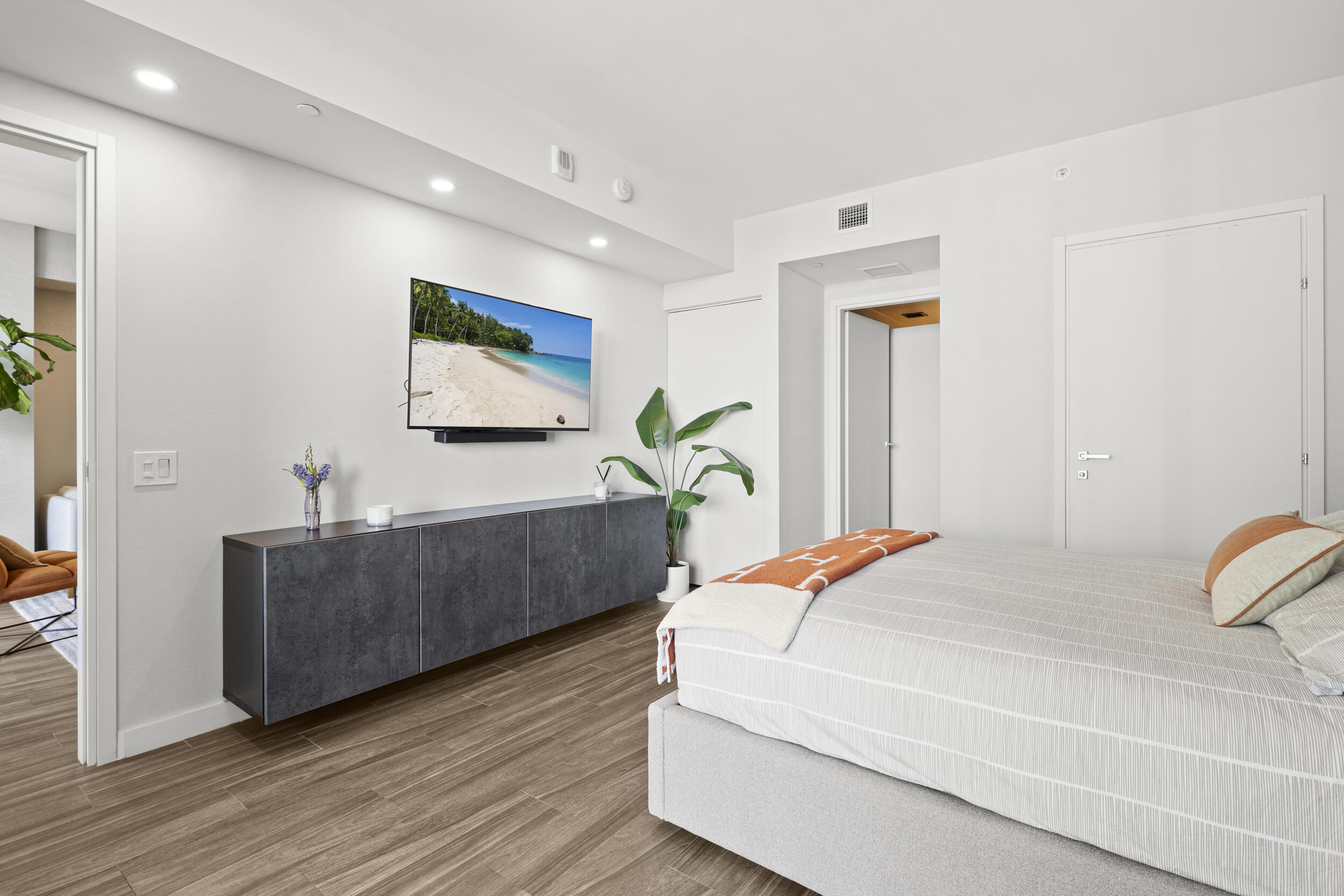 1300 BRICKELL BAY 2105
