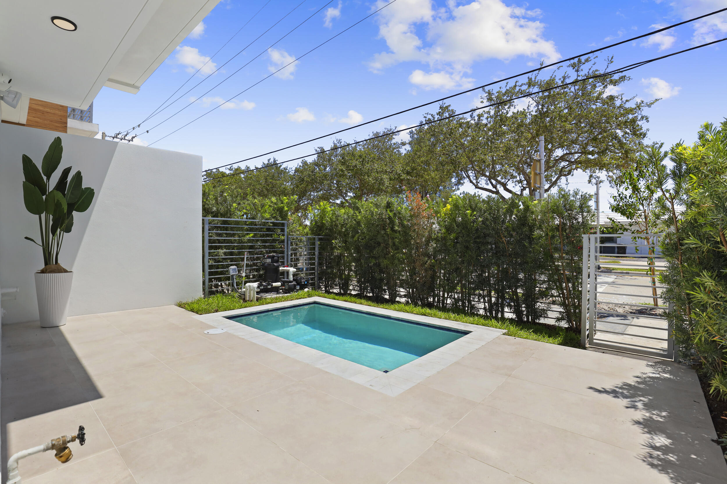 1807 NE 13 Street 1807