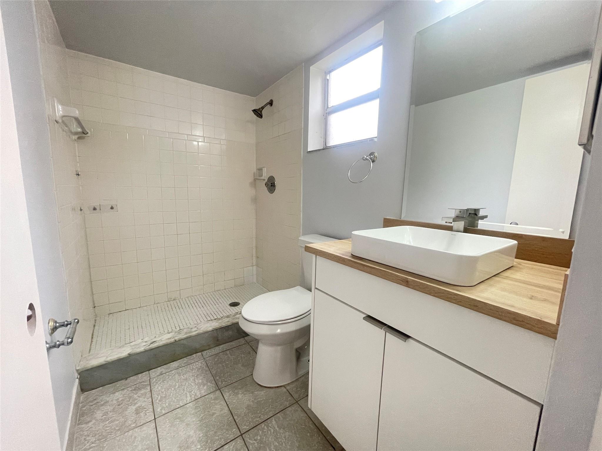 313 Gardens Dr Unit: 104