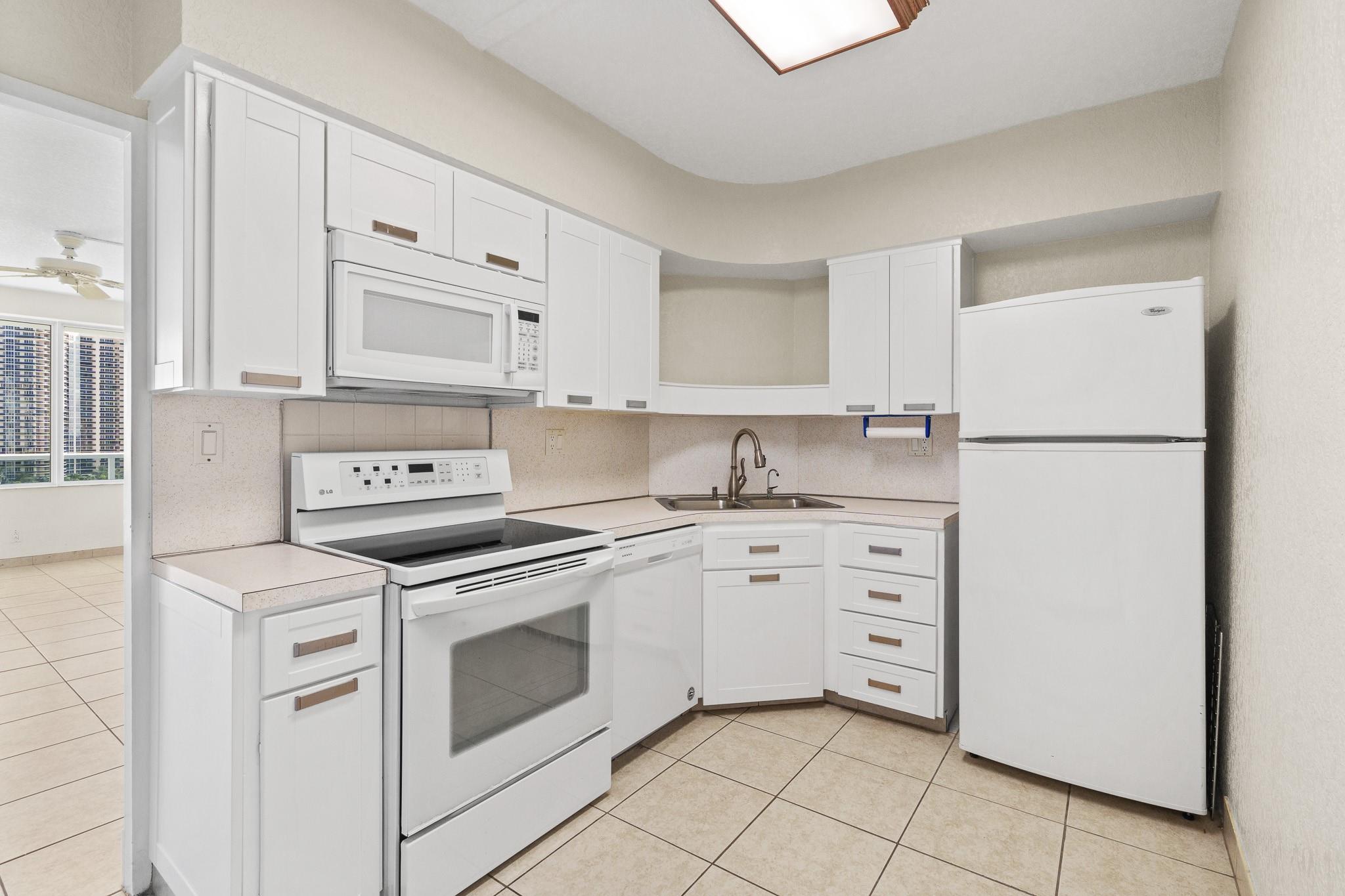 3300 NE 36th St 1220