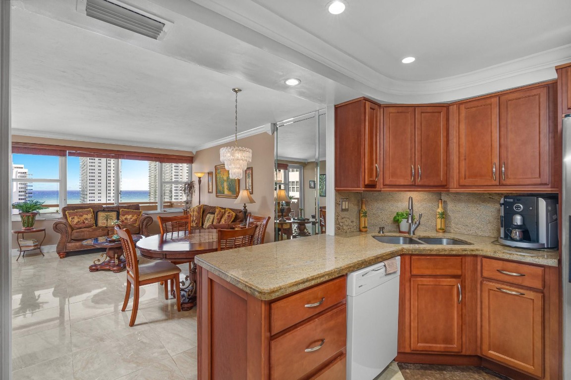 3333 NE 34th St 1214