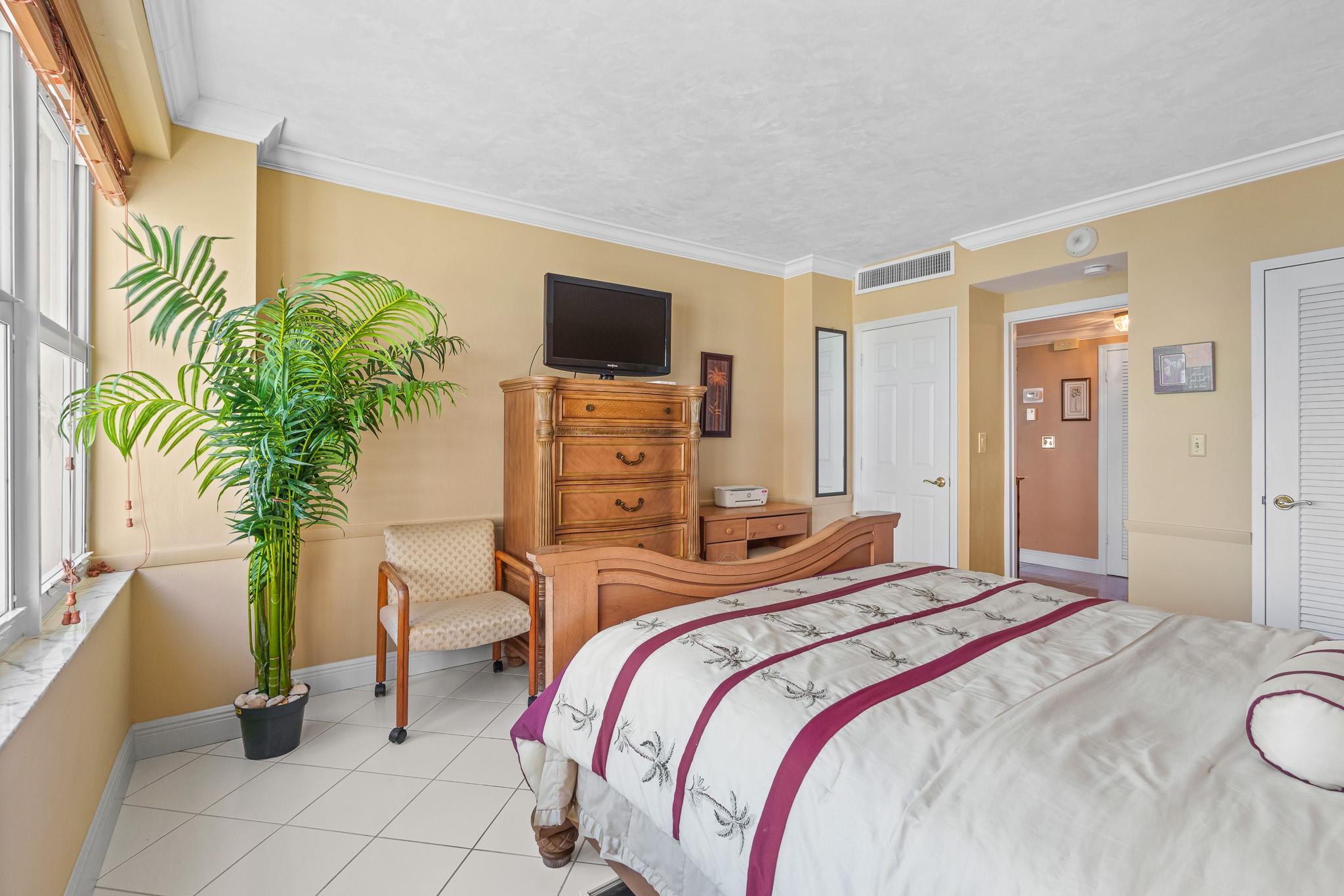 3333 NE 34th St 1214