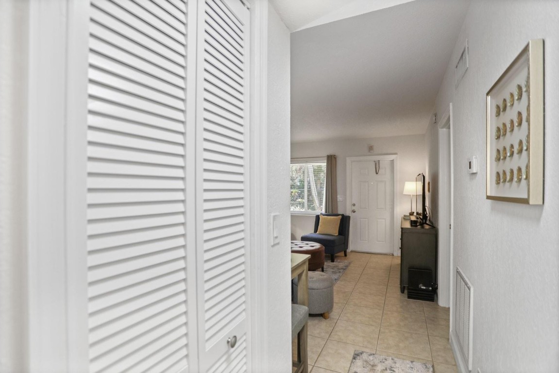 2643 NE 8th Ave Unit: 4