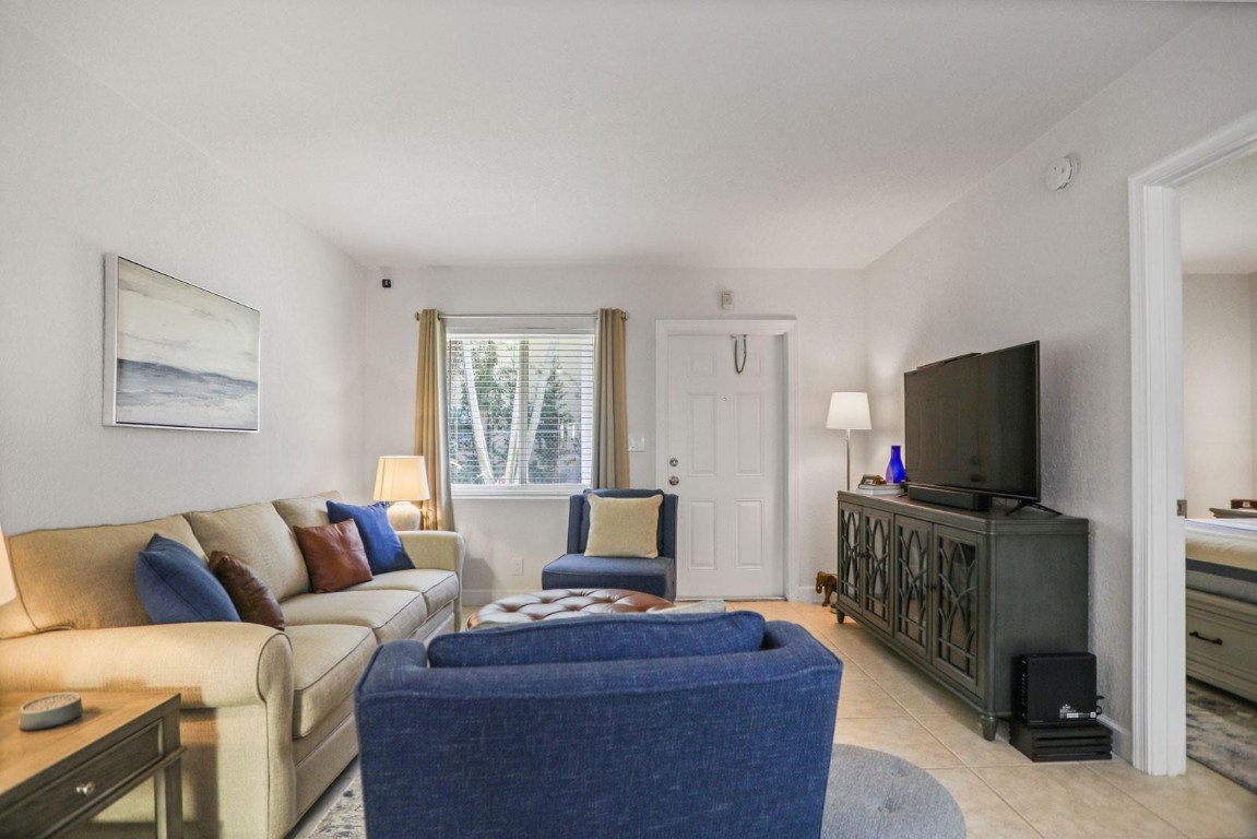 2643 NE 8th Ave Unit: 4