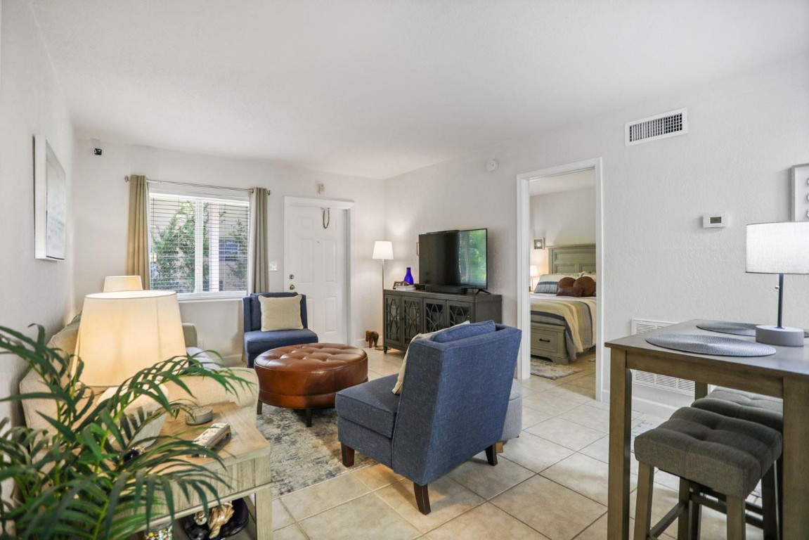 2643 NE 8th Ave Unit: 4