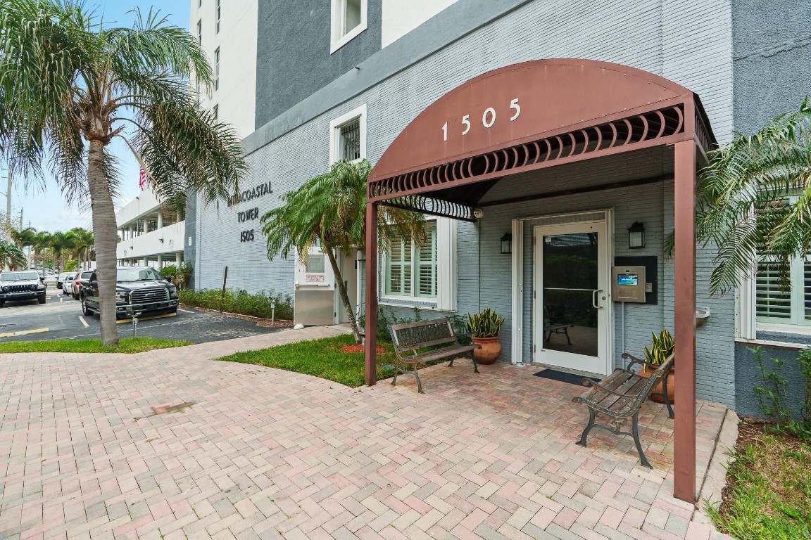 1505 N Riverside Dr 801