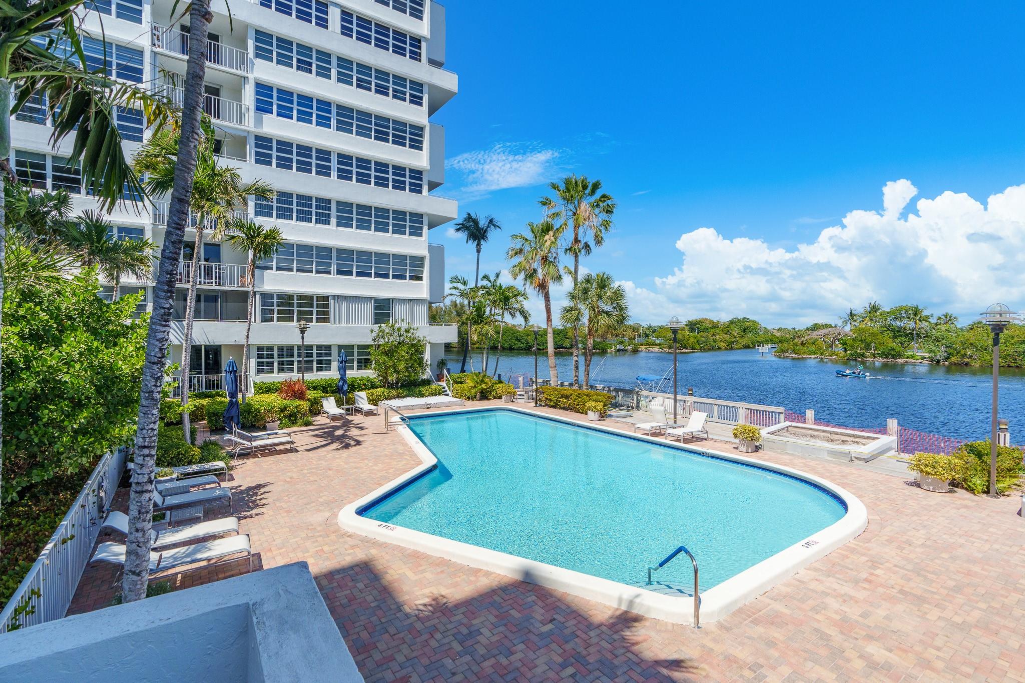 1160 N Federal Hwy 221