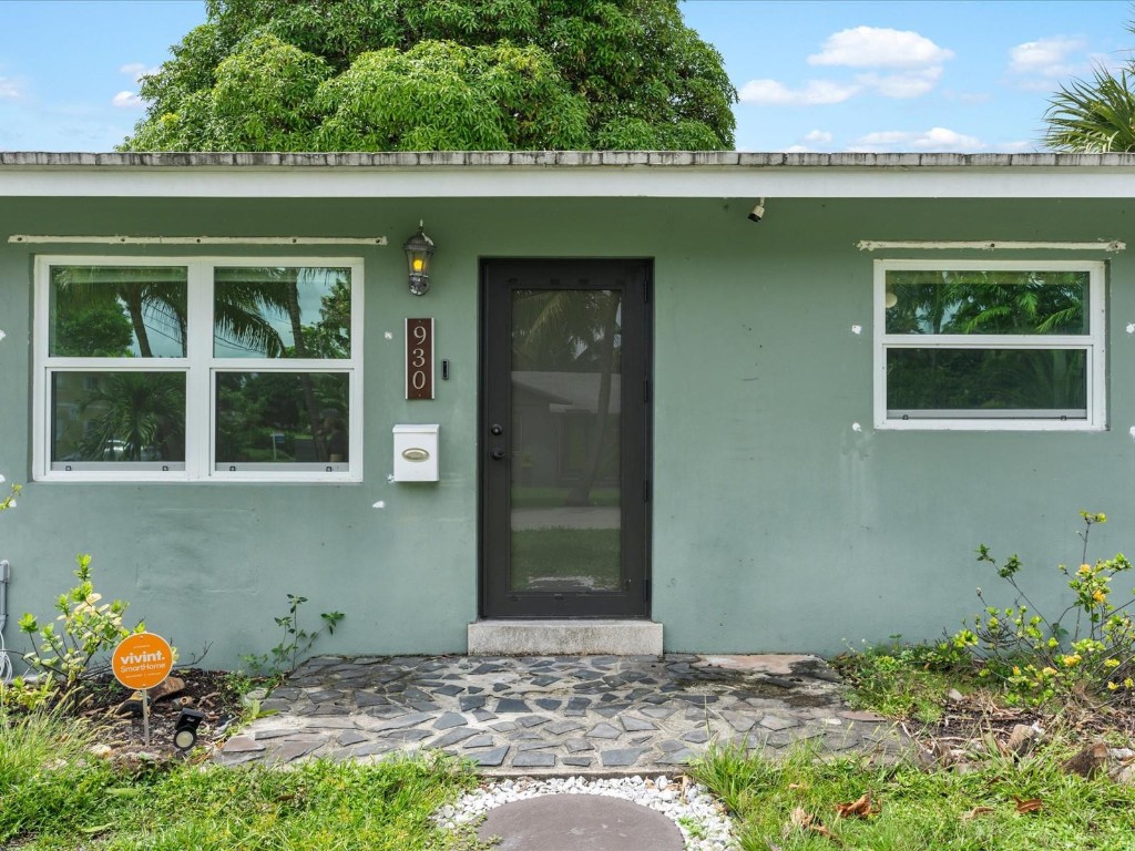 930 NE 14th Pl