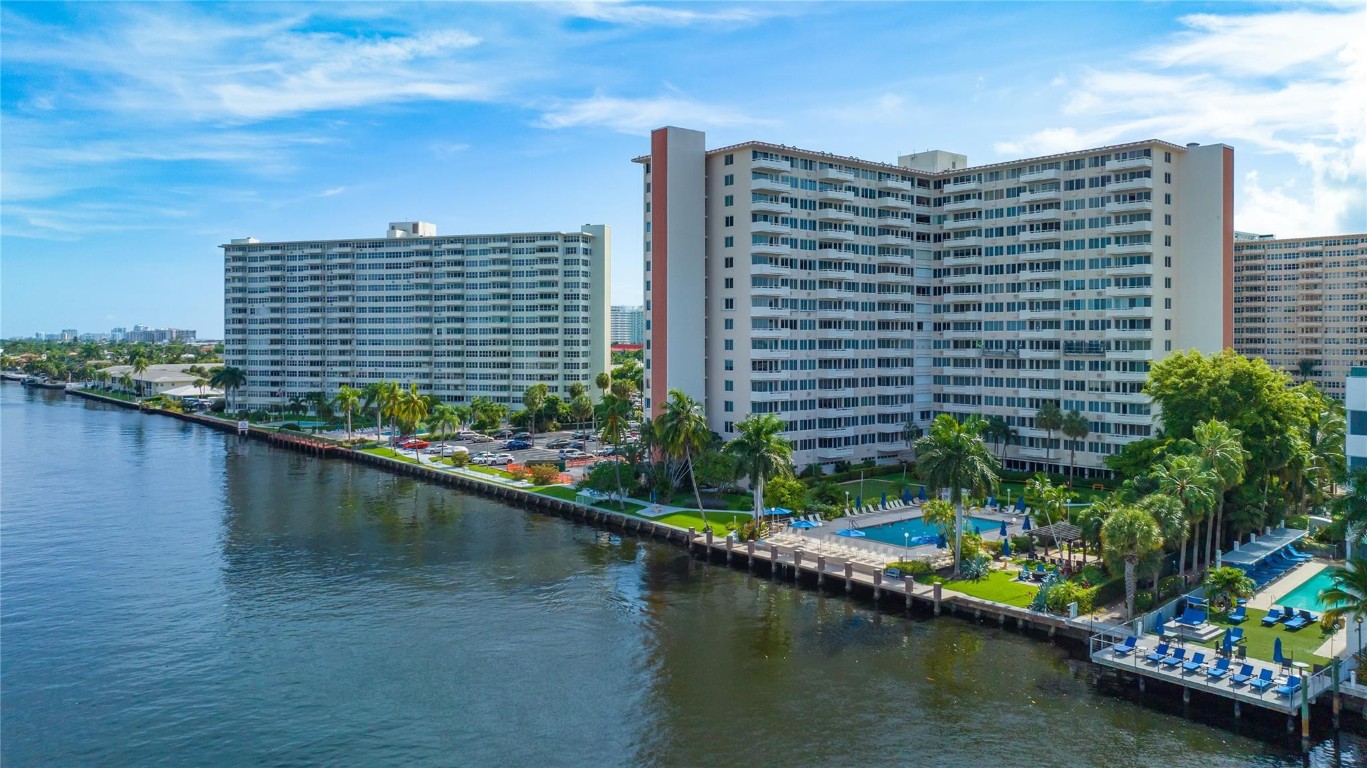 3233 NE 34th St 1409