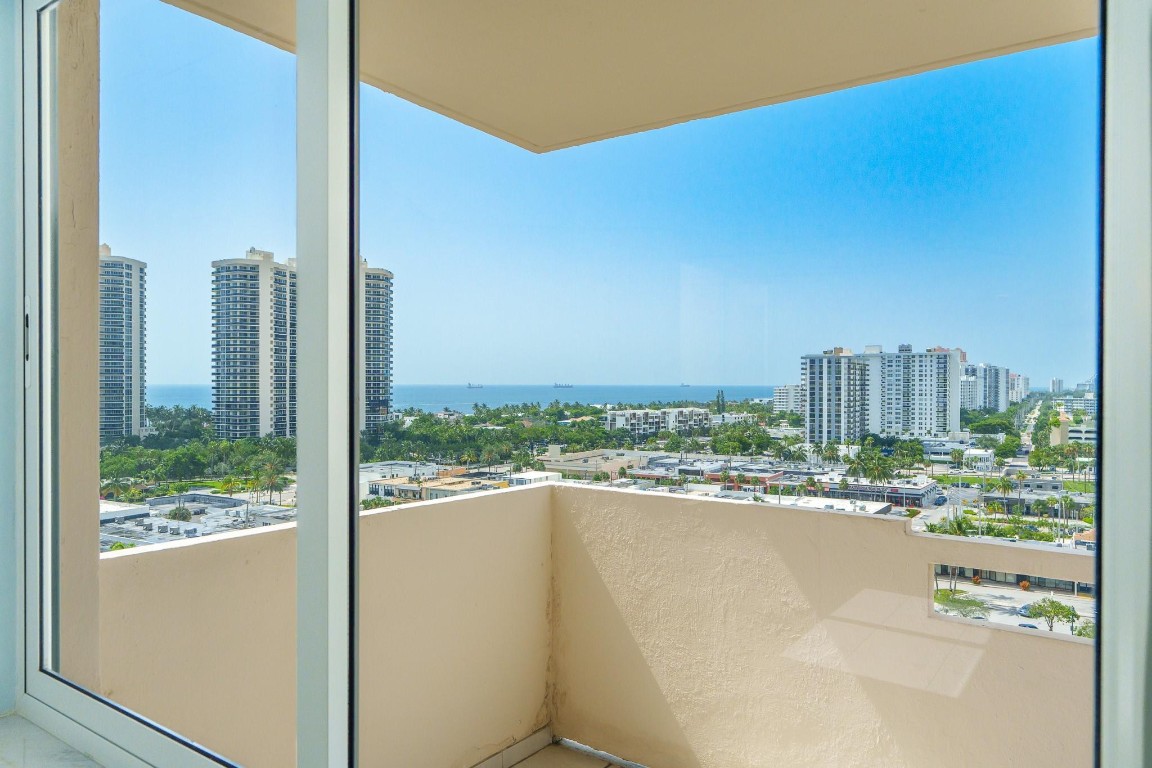 3233 NE 34th St 1409