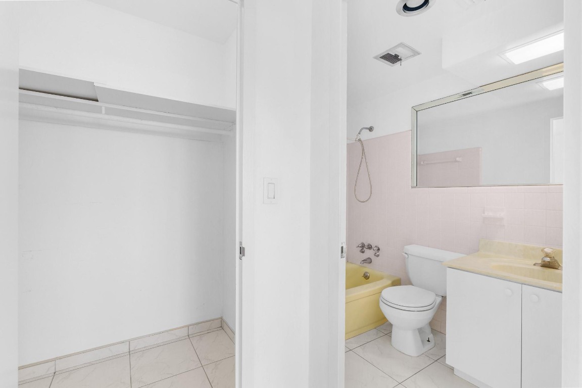 3233 NE 34th St 1409