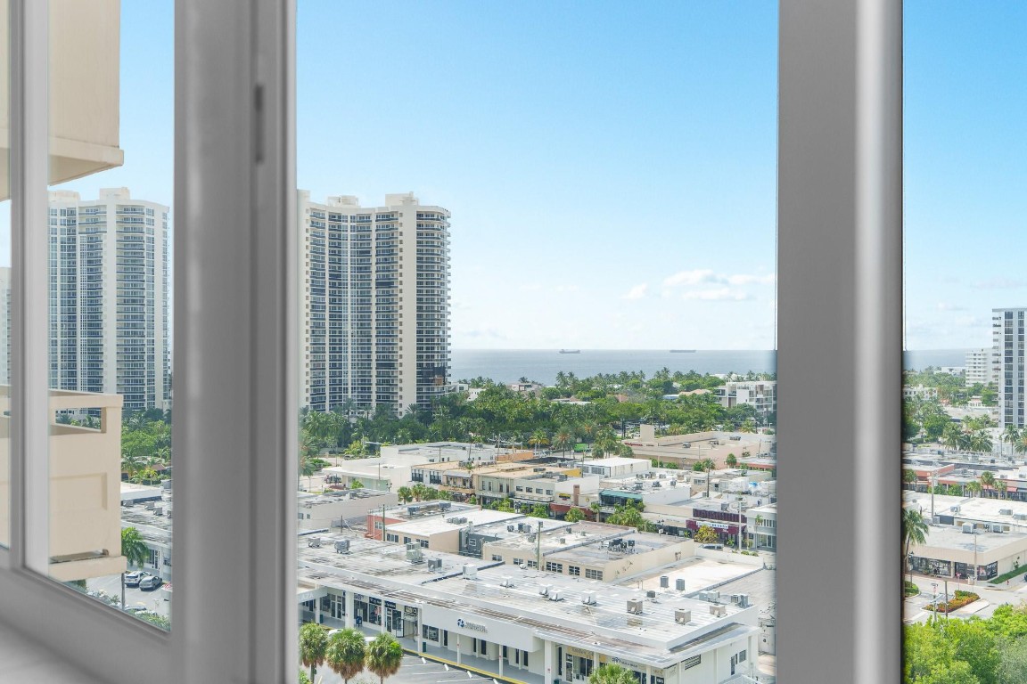 3233 NE 34th St 1409