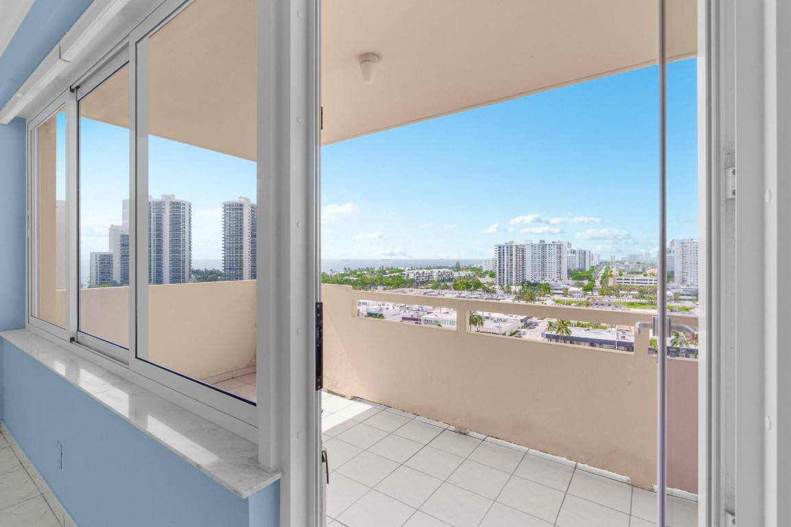 3233 NE 34th St 1409