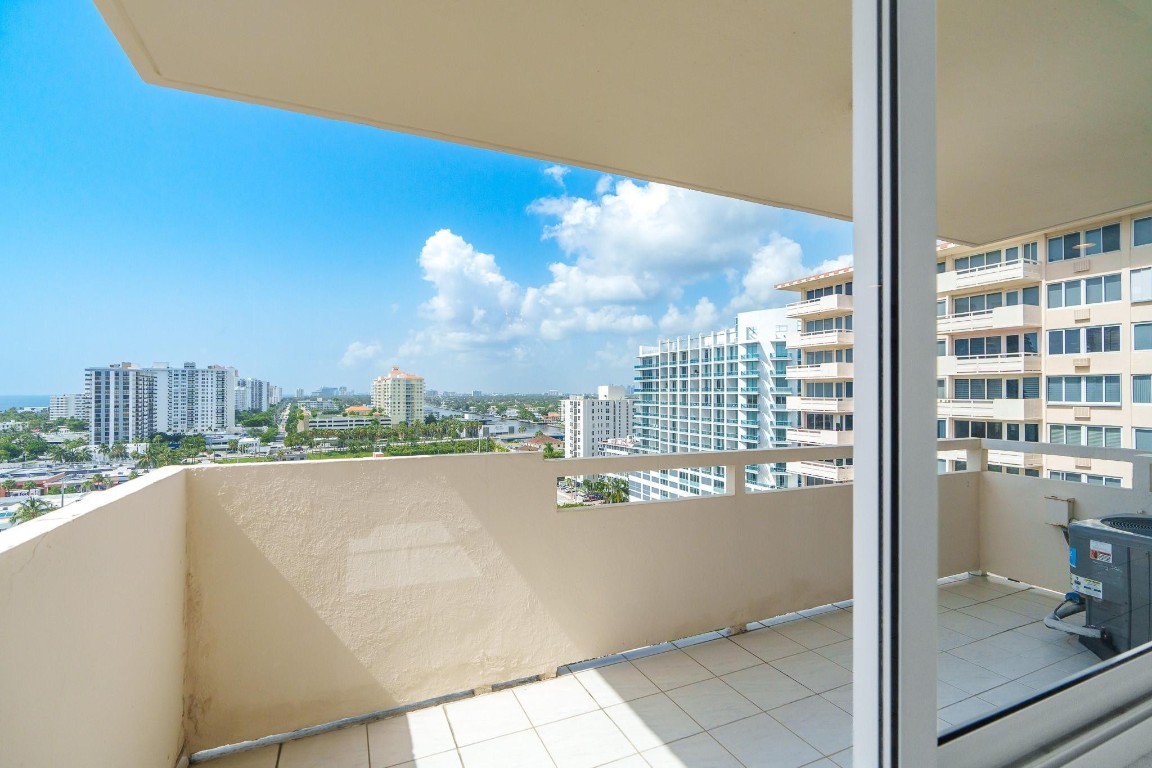 3233 NE 34th St 1409