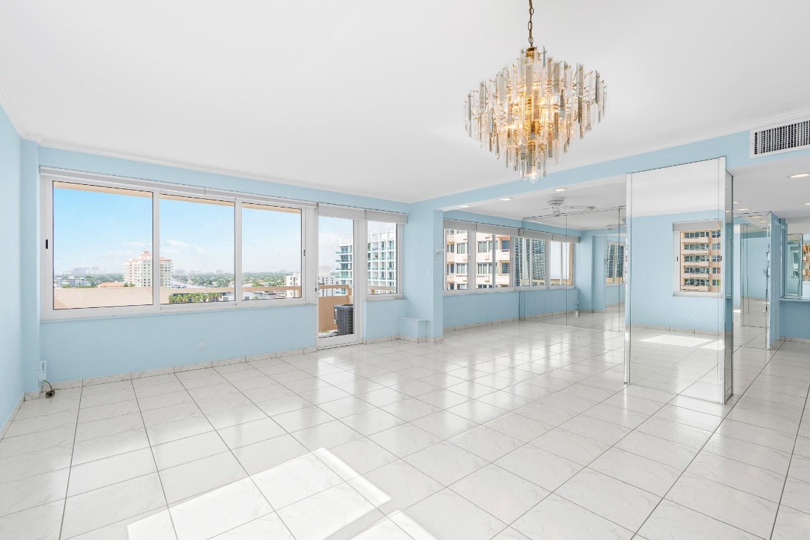 3233 NE 34th St 1409