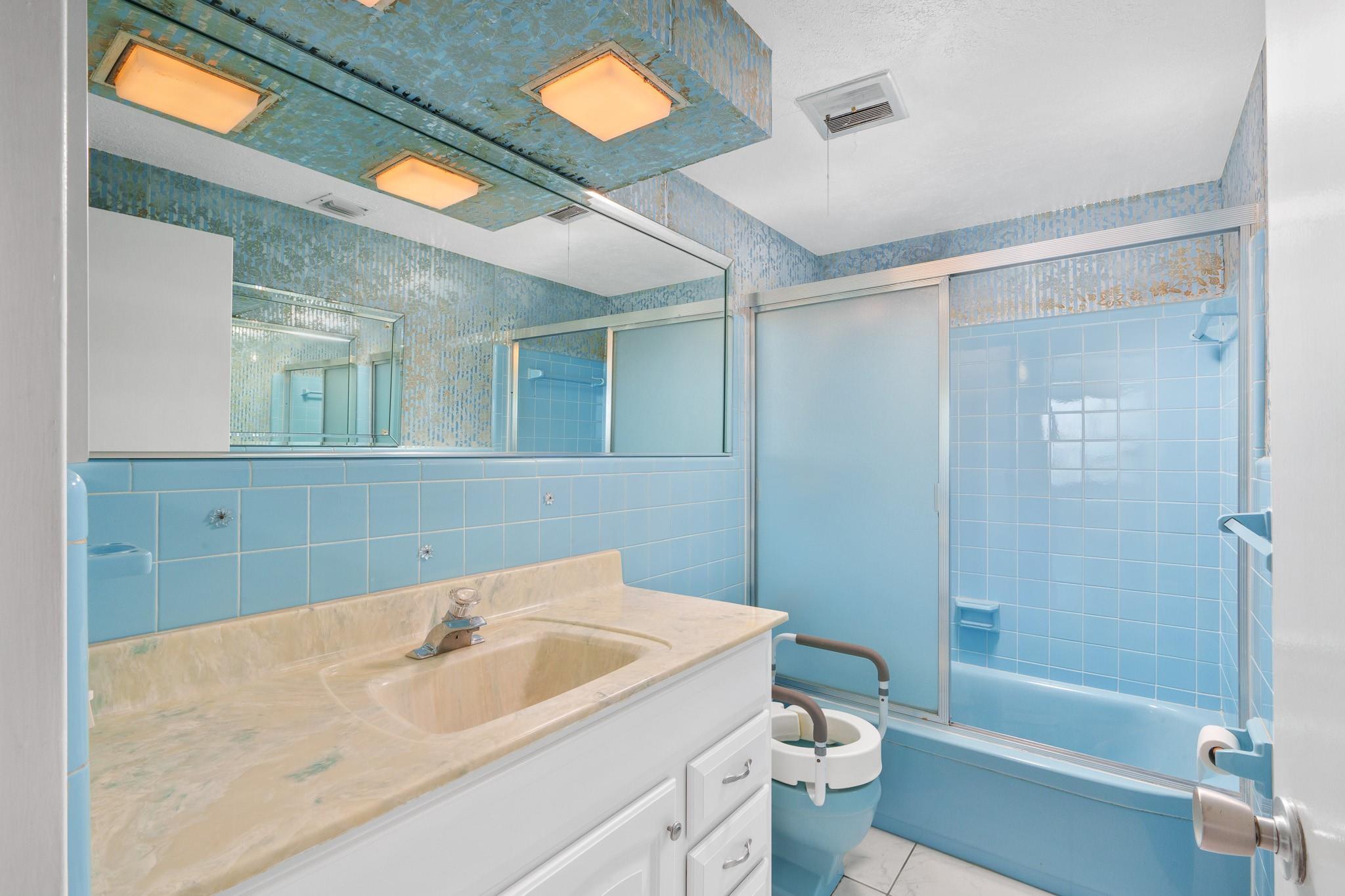 3233 NE 34th St 1409