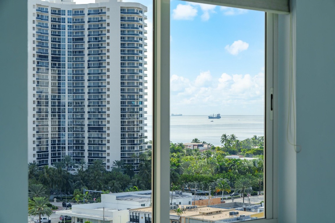 3233 NE 34th St 1409