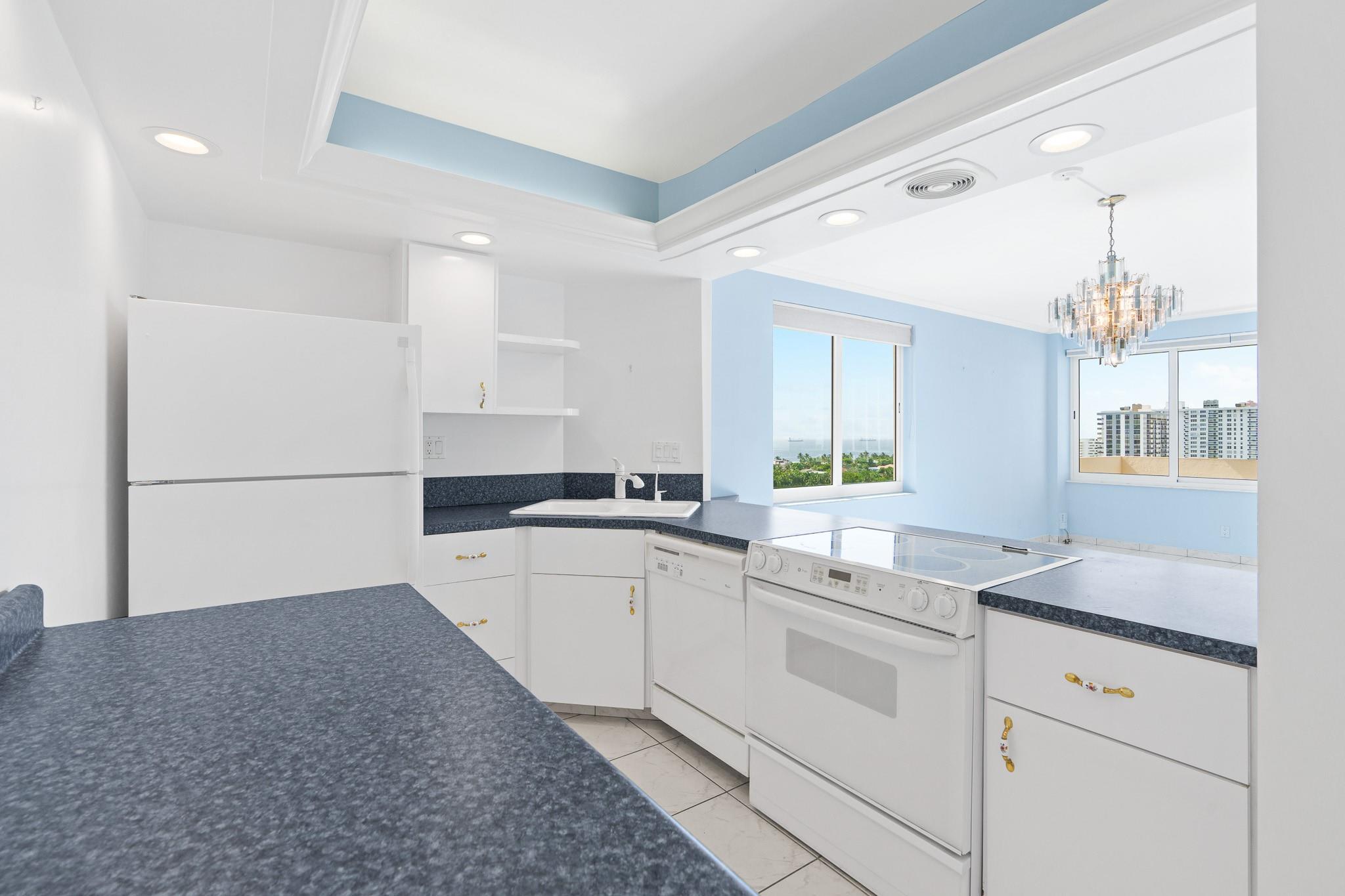 3233 NE 34th St 1409