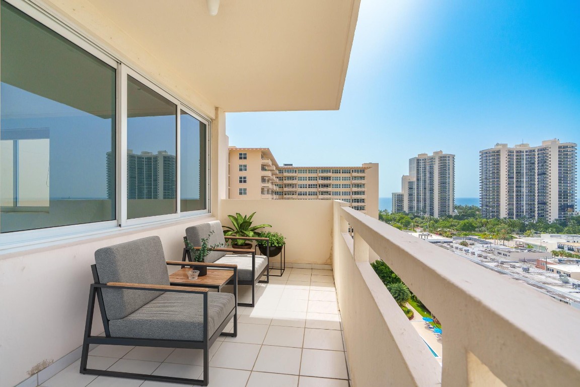 3233 NE 34th St 1409