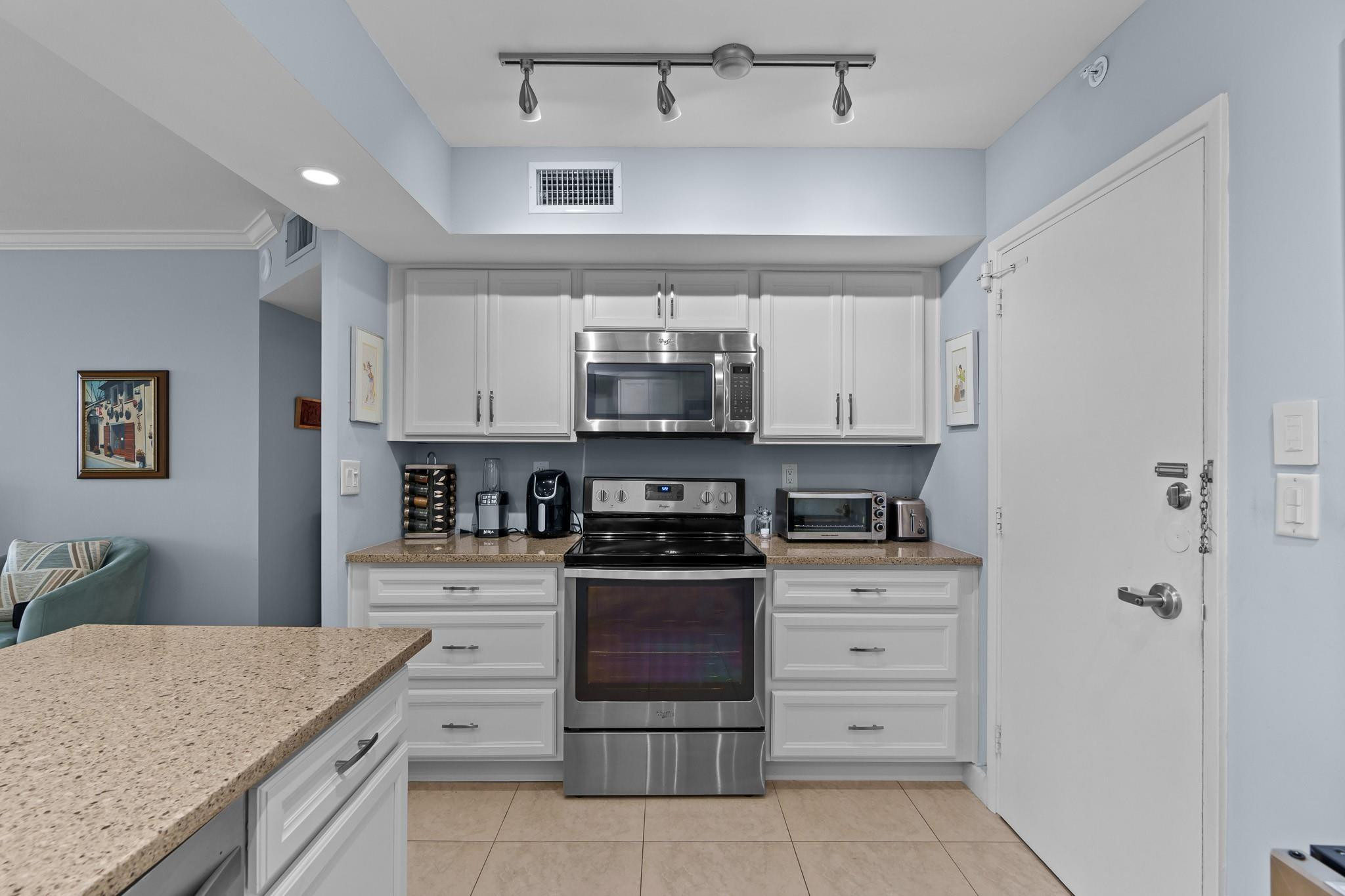 3200 NE 36th St 712A