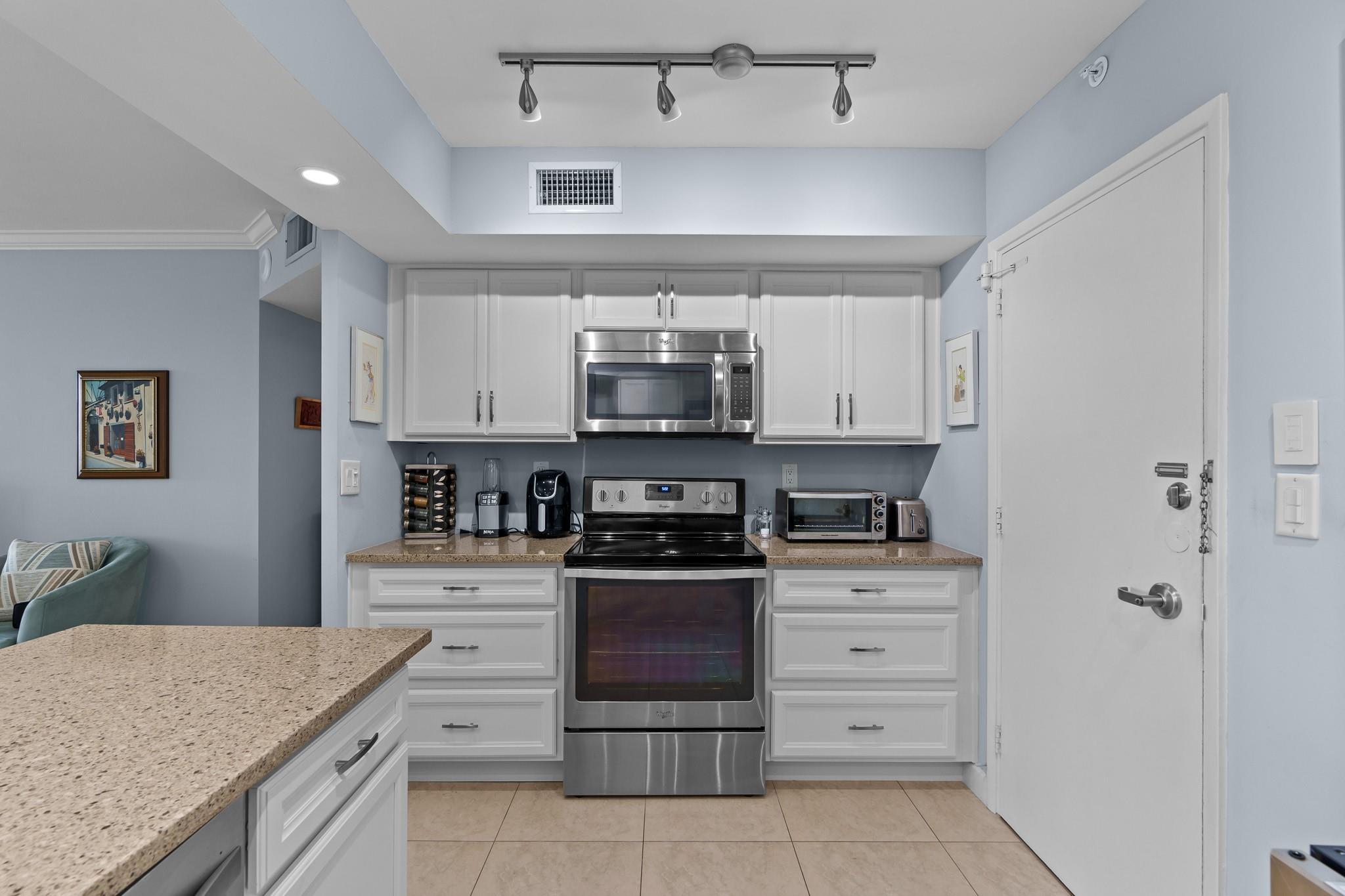 3200 NE 36th St 712A