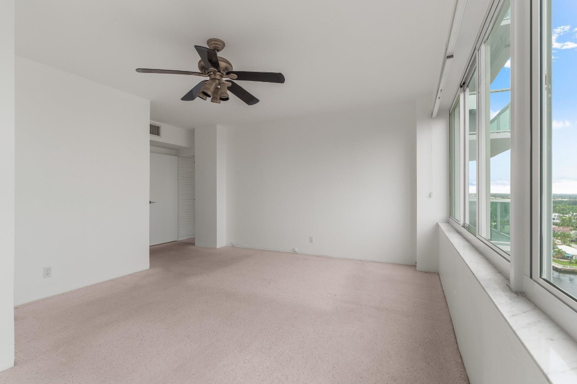 3233 NE 34th St 1204