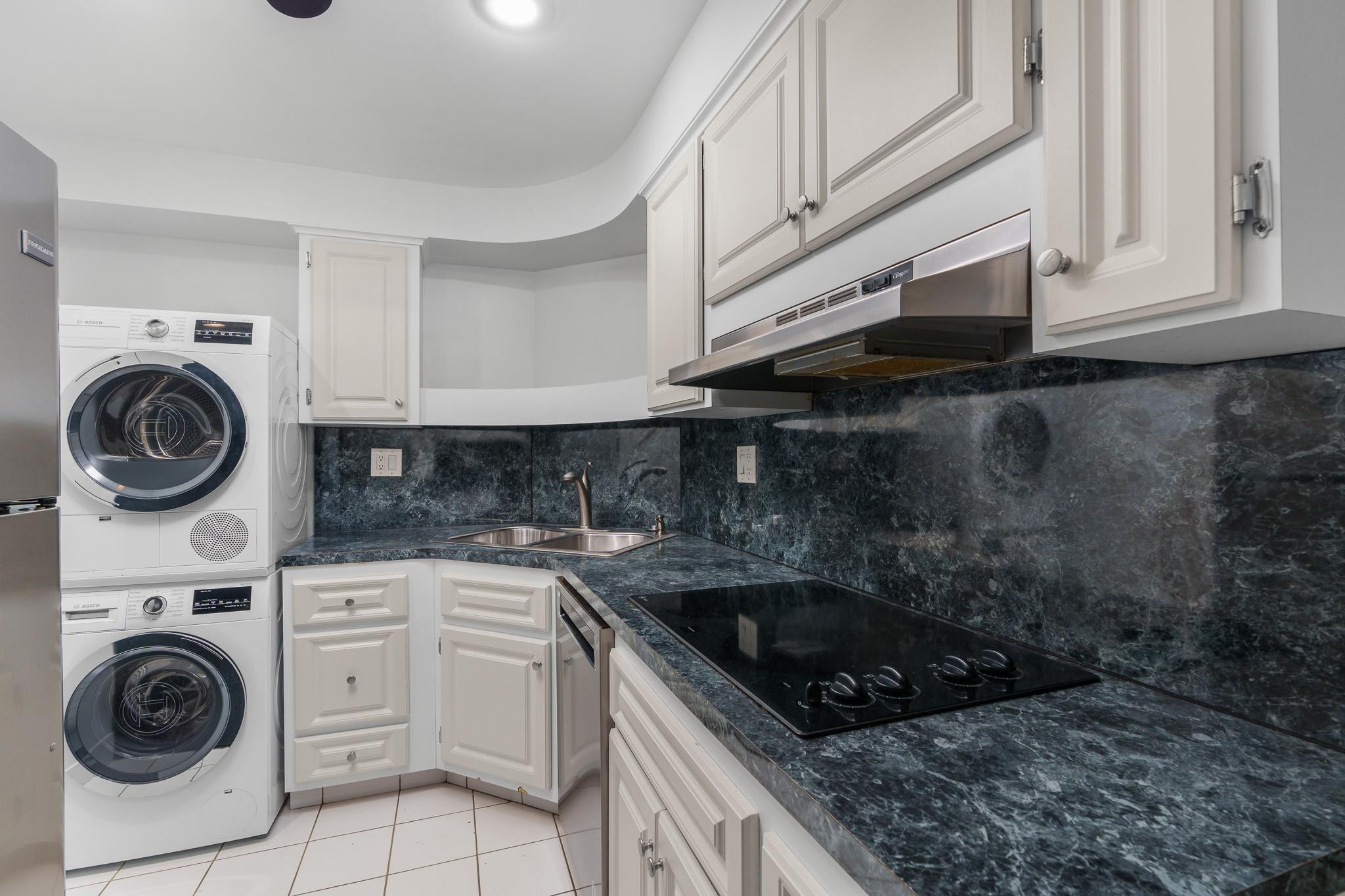 3233 NE 34th St 1204