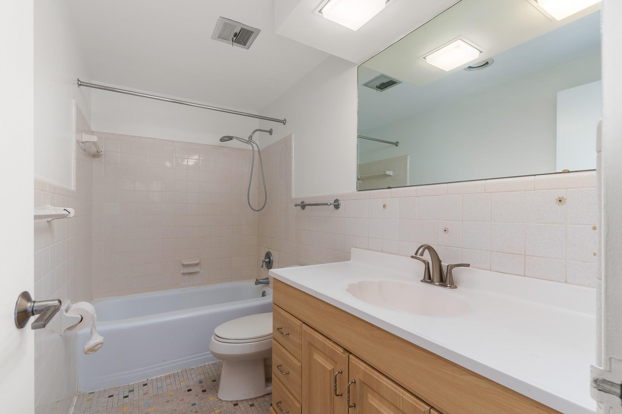 3233 NE 34th St 1204