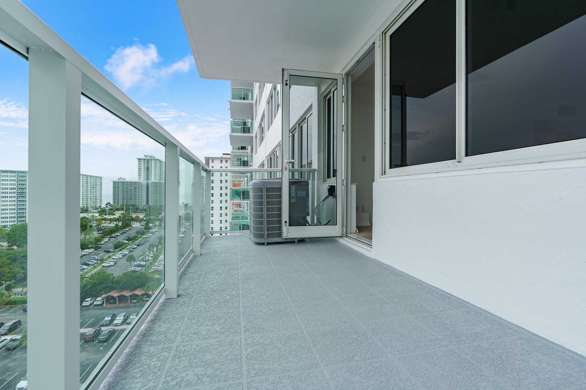 3233 NE 34th St 1204