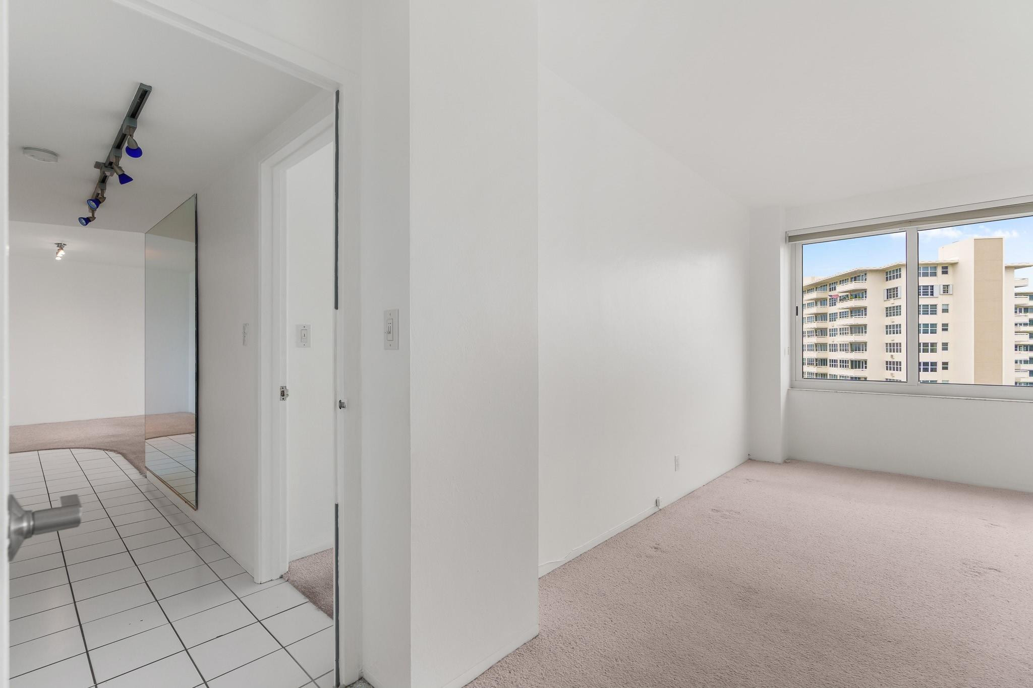 3233 NE 34th St 1204