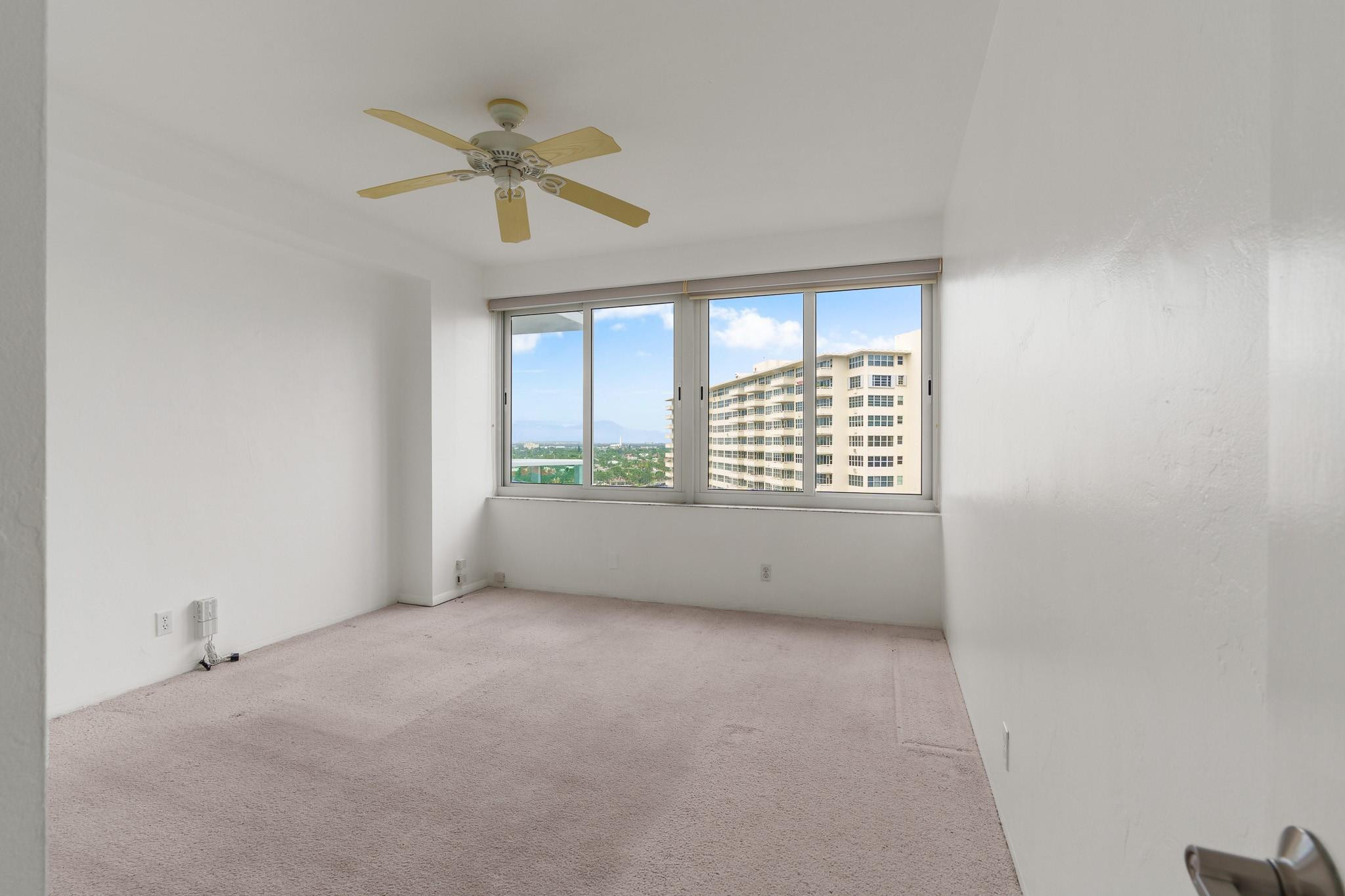 3233 NE 34th St 1204