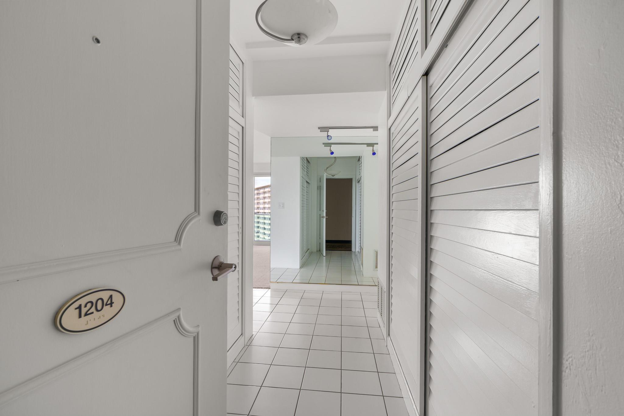 3233 NE 34th St 1204