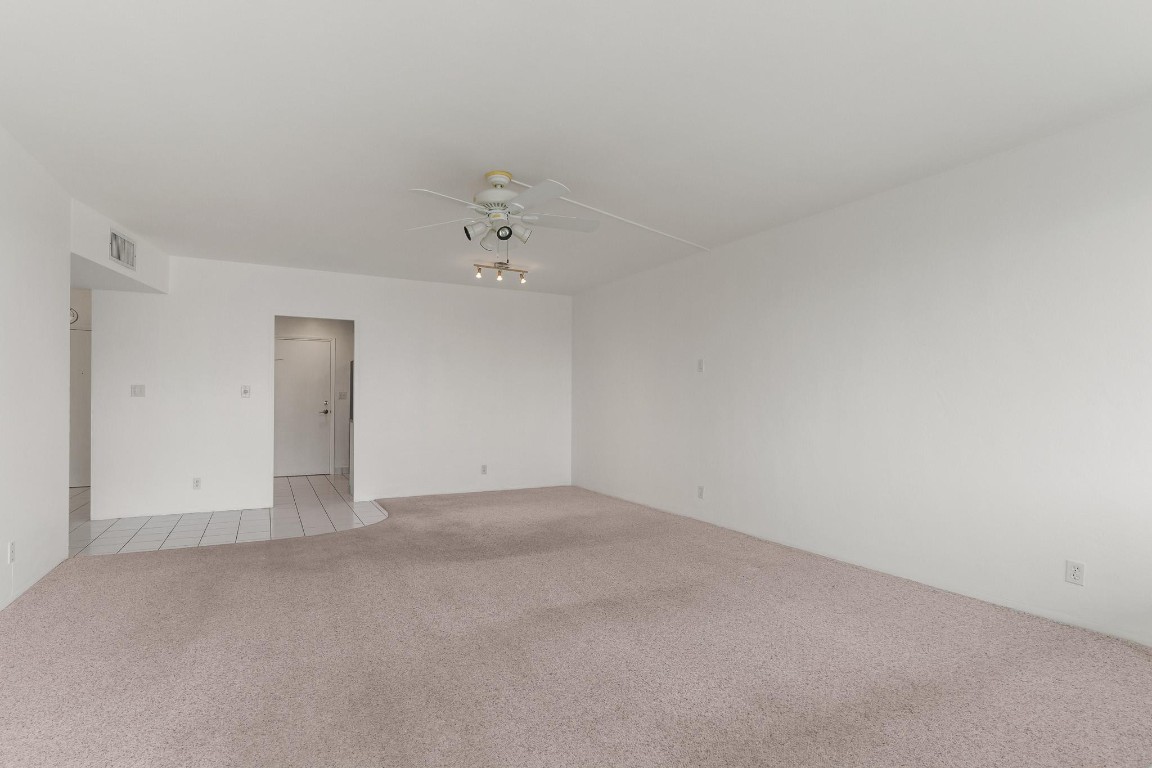 3233 NE 34th St 1204