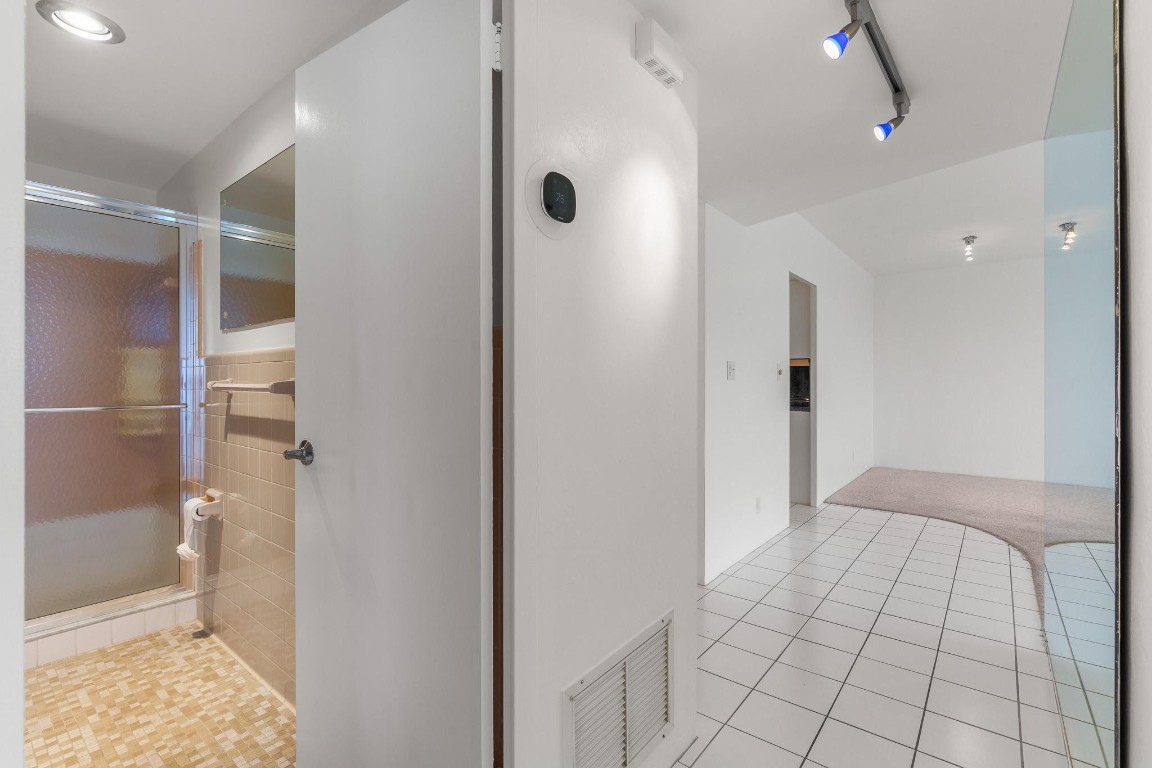 3233 NE 34th St 1204