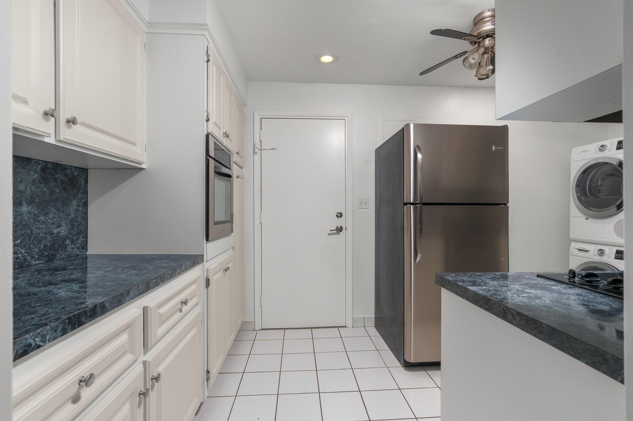 3233 NE 34th St 1204