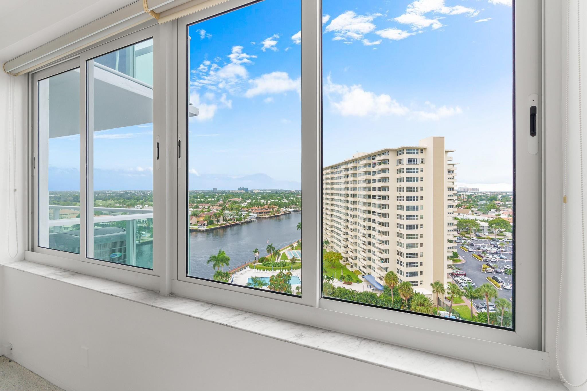 3233 NE 34th St 1204