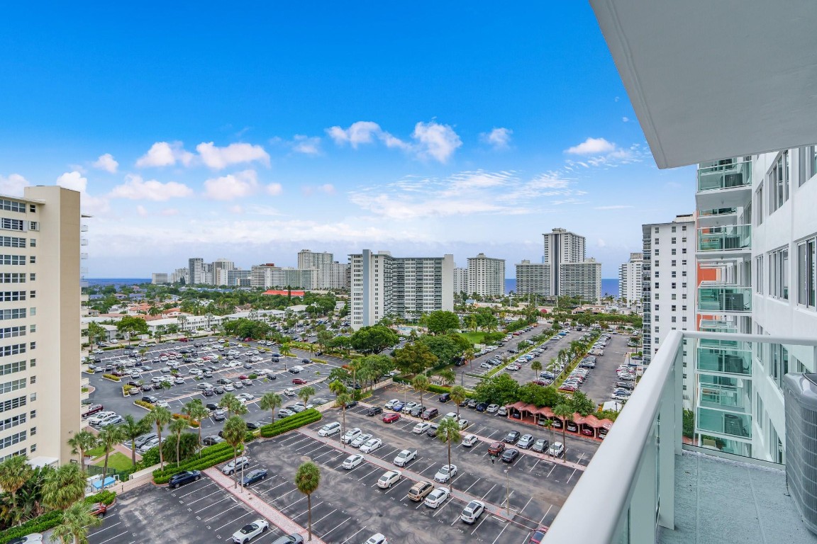 3233 NE 34th St 1204