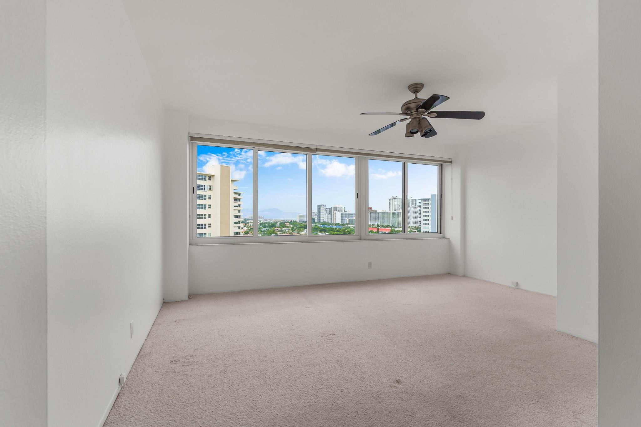 3233 NE 34th St 1204