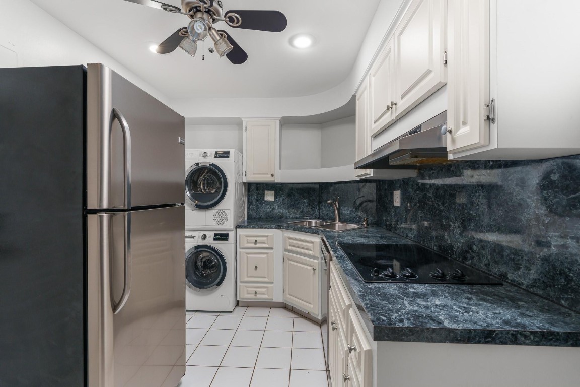 3233 NE 34th St 1204