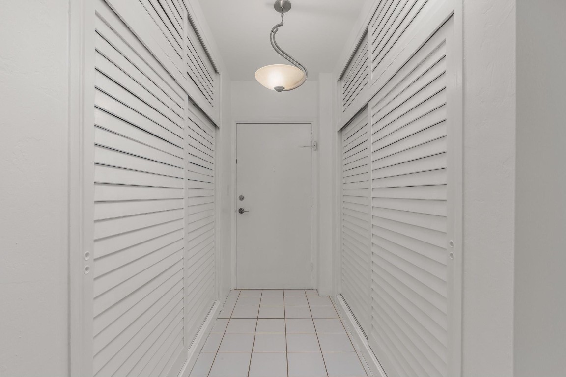 3233 NE 34th St 1204