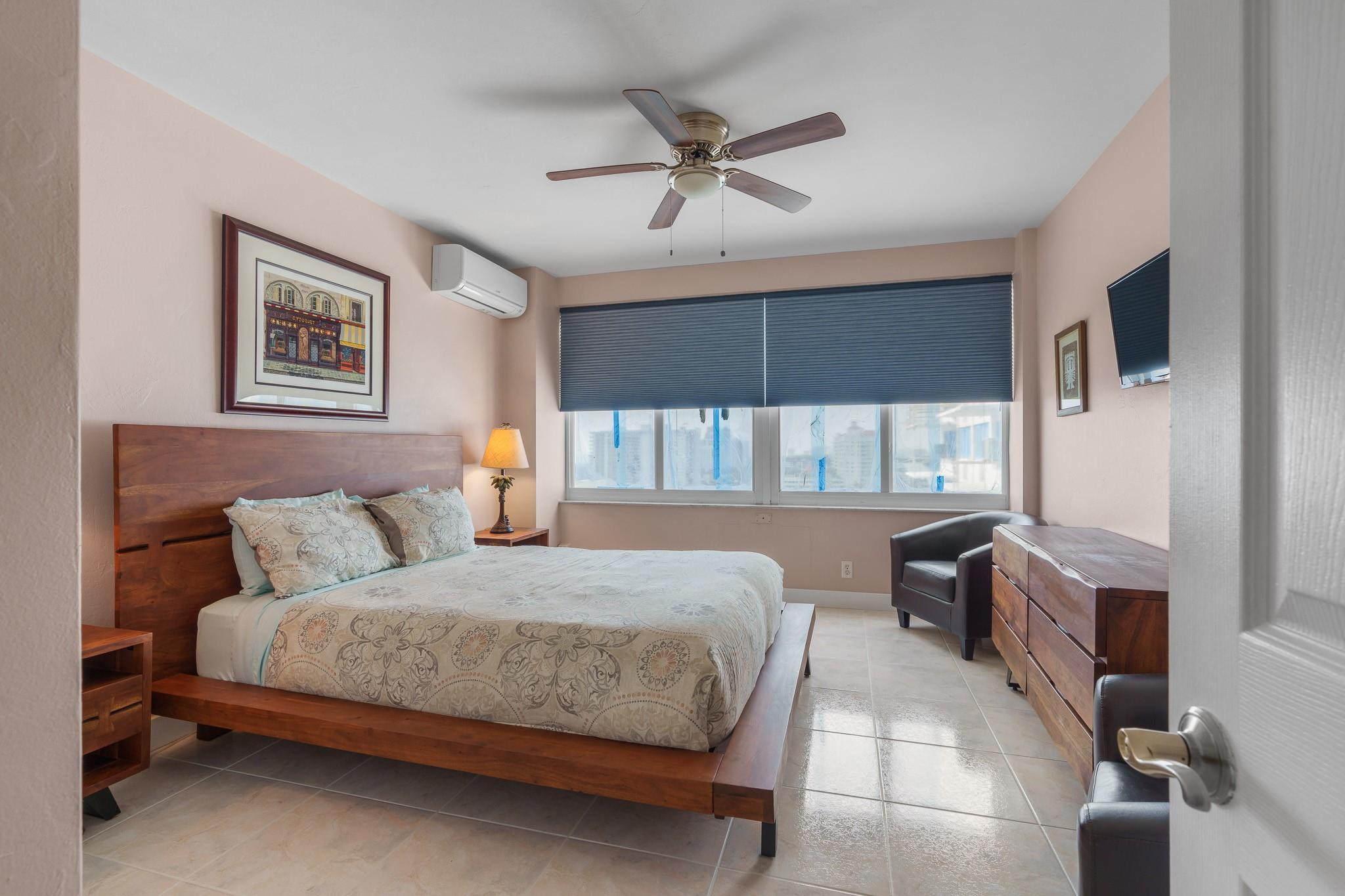 3233 NE 34th St 1411